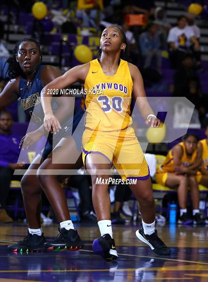 Thumbnail 2 in Warren vs. Lynwood photogallery.