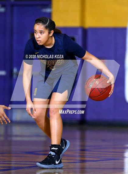 Thumbnail 2 in Warren vs. Lynwood photogallery.