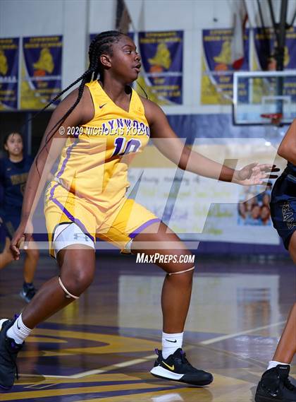 Thumbnail 2 in Warren vs. Lynwood photogallery.