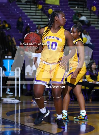 Thumbnail 2 in Warren vs. Lynwood photogallery.