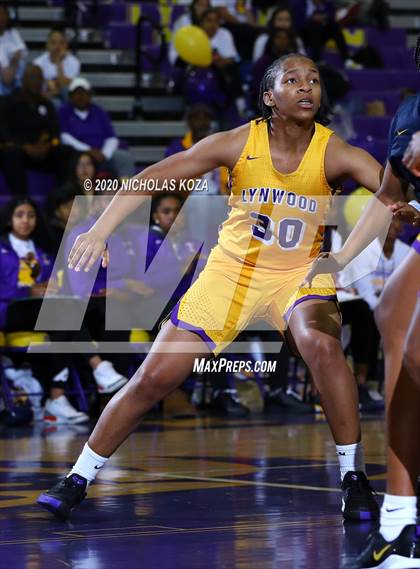 Thumbnail 1 in Warren vs. Lynwood photogallery.