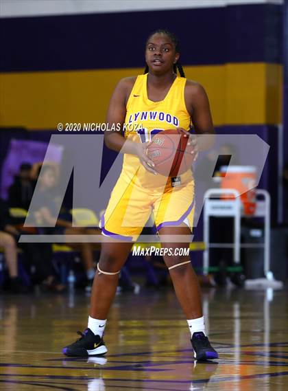 Thumbnail 1 in Warren vs. Lynwood photogallery.