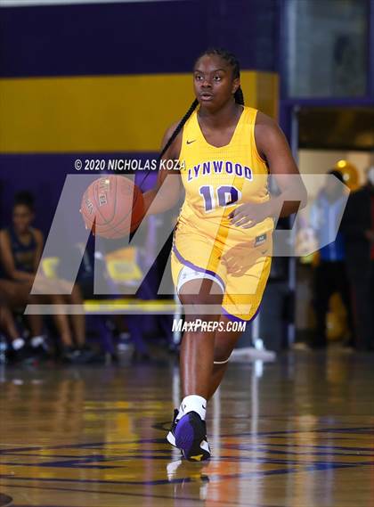 Thumbnail 1 in Warren vs. Lynwood photogallery.
