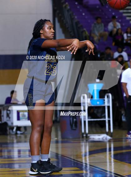 Thumbnail 3 in Warren vs. Lynwood photogallery.
