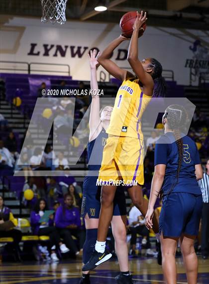 Thumbnail 1 in Warren vs. Lynwood photogallery.
