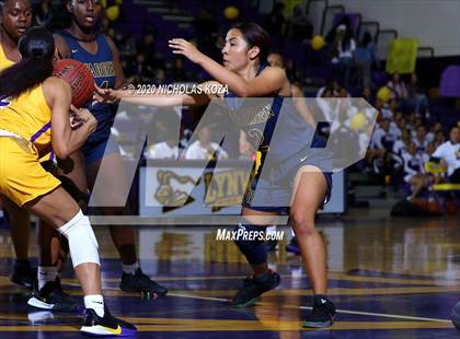 Thumbnail 1 in Warren vs. Lynwood photogallery.
