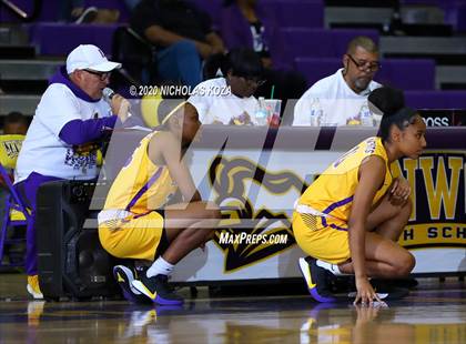 Thumbnail 3 in Warren vs. Lynwood photogallery.