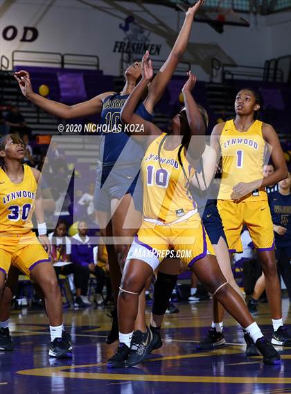 Thumbnail 2 in Warren vs. Lynwood photogallery.