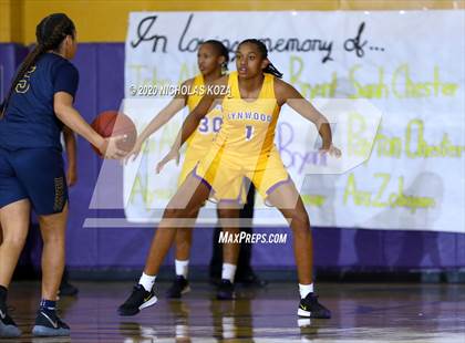 Thumbnail 2 in Warren vs. Lynwood photogallery.