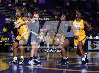 Thumbnail 3 in Warren vs. Lynwood photogallery.