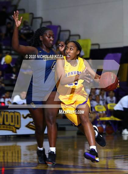 Thumbnail 1 in Warren vs. Lynwood photogallery.