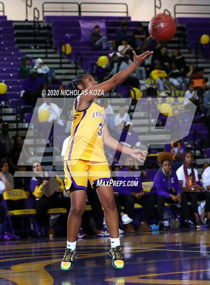 Thumbnail 1 in Warren vs. Lynwood photogallery.
