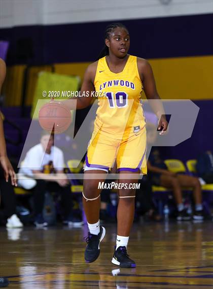 Thumbnail 1 in Warren vs. Lynwood photogallery.