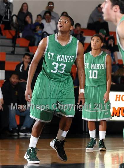 Thumbnail 2 in St. Mary's vs. Rio Linda (Hoops 4 the Human Fund) photogallery.
