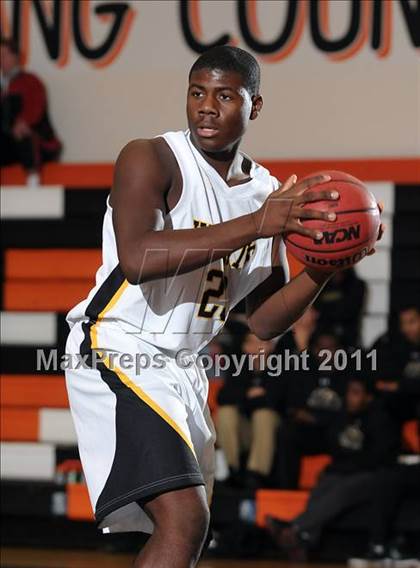 Thumbnail 3 in St. Mary's vs. Rio Linda (Hoops 4 the Human Fund) photogallery.