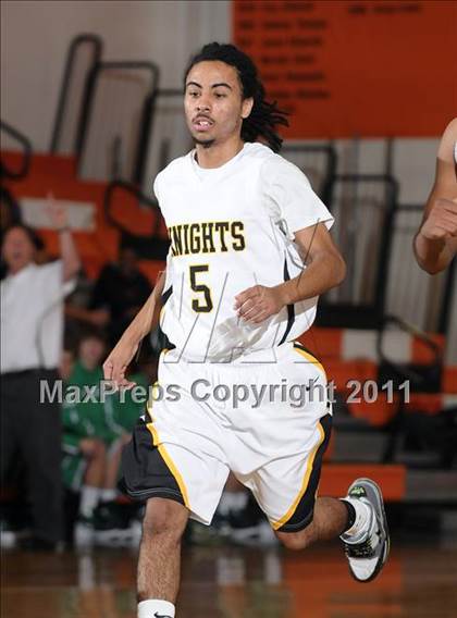 Thumbnail 1 in St. Mary's vs. Rio Linda (Hoops 4 the Human Fund) photogallery.