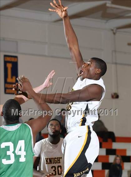 Thumbnail 1 in St. Mary's vs. Rio Linda (Hoops 4 the Human Fund) photogallery.