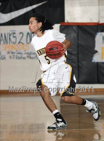 Thumbnail 3 in St. Mary's vs. Rio Linda (Hoops 4 the Human Fund) photogallery.