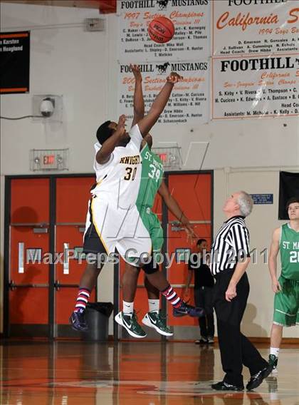 Thumbnail 1 in St. Mary's vs. Rio Linda (Hoops 4 the Human Fund) photogallery.