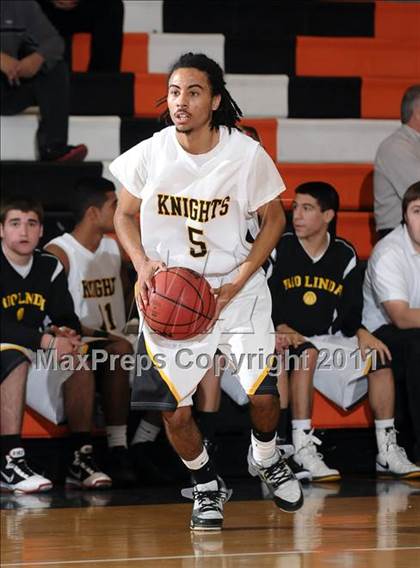 Thumbnail 1 in St. Mary's vs. Rio Linda (Hoops 4 the Human Fund) photogallery.