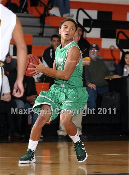Thumbnail 3 in St. Mary's vs. Rio Linda (Hoops 4 the Human Fund) photogallery.