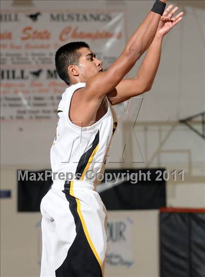 Thumbnail 2 in St. Mary's vs. Rio Linda (Hoops 4 the Human Fund) photogallery.