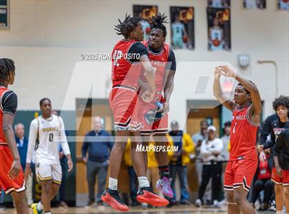 Thumbnail 2 in Wyandanch vs Amityville (NYSPHSAA Section XI Class AA Semifinals) photogallery.