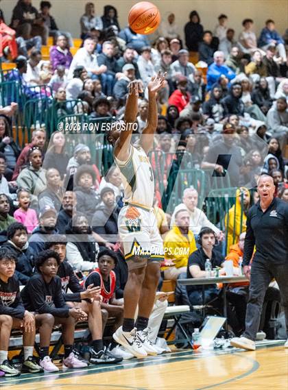 Thumbnail 1 in Wyandanch vs Amityville (NYSPHSAA Section XI Class AA Semifinals) photogallery.