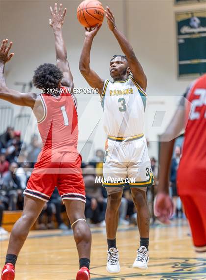 Thumbnail 2 in Wyandanch vs Amityville (NYSPHSAA Section XI Class AA Semifinals) photogallery.
