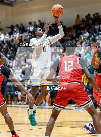 Thumbnail 3 in Wyandanch vs Amityville (NYSPHSAA Section XI Class AA Semifinals) photogallery.