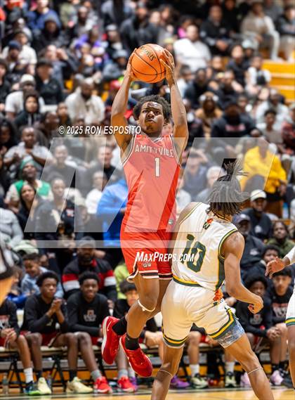 Thumbnail 3 in Wyandanch vs Amityville (NYSPHSAA Section XI Class AA Semifinals) photogallery.