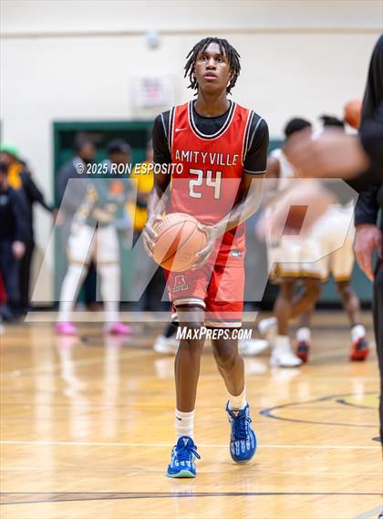 Thumbnail 1 in Wyandanch vs Amityville (NYSPHSAA Section XI Class AA Semifinals) photogallery.