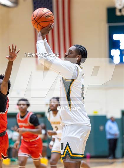 Thumbnail 1 in Wyandanch vs Amityville (NYSPHSAA Section XI Class AA Semifinals) photogallery.