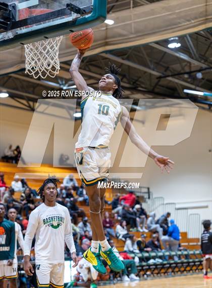 Thumbnail 3 in Wyandanch vs Amityville (NYSPHSAA Section XI Class AA Semifinals) photogallery.
