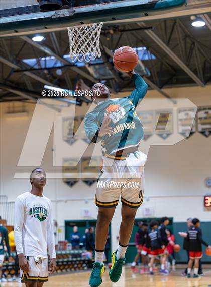 Thumbnail 3 in Wyandanch vs Amityville (NYSPHSAA Section XI Class AA Semifinals) photogallery.