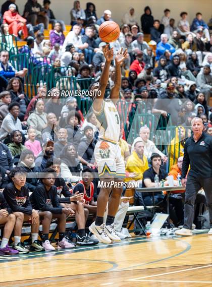Thumbnail 3 in Wyandanch vs Amityville (NYSPHSAA Section XI Class AA Semifinals) photogallery.