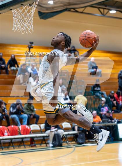 Thumbnail 2 in Wyandanch vs Amityville (NYSPHSAA Section XI Class AA Semifinals) photogallery.