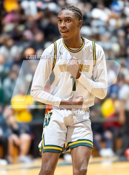 Thumbnail 3 in Wyandanch vs Amityville (NYSPHSAA Section XI Class AA Semifinals) photogallery.