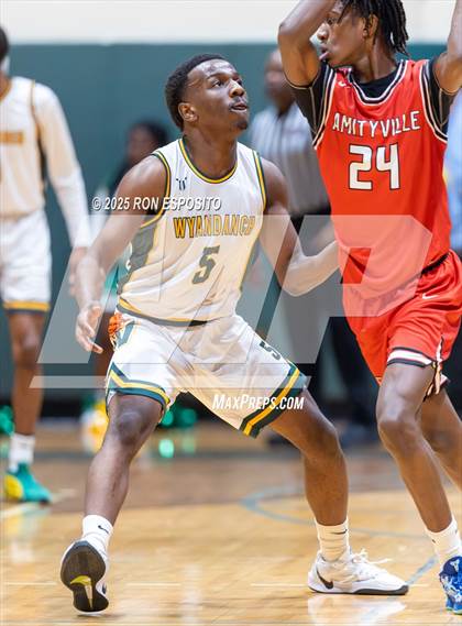 Thumbnail 1 in Wyandanch vs Amityville (NYSPHSAA Section XI Class AA Semifinals) photogallery.