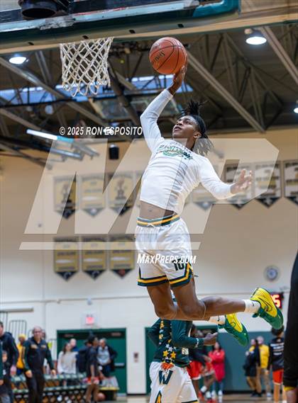 Thumbnail 1 in Wyandanch vs Amityville (NYSPHSAA Section XI Class AA Semifinals) photogallery.