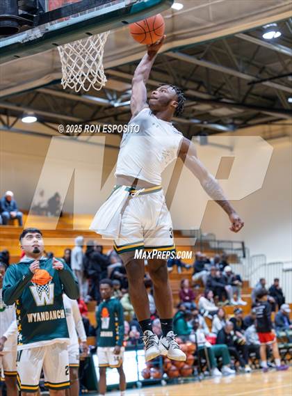 Thumbnail 2 in Wyandanch vs Amityville (NYSPHSAA Section XI Class AA Semifinals) photogallery.