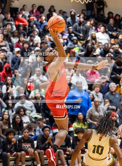 Thumbnail 3 in Wyandanch vs Amityville (NYSPHSAA Section XI Class AA Semifinals) photogallery.