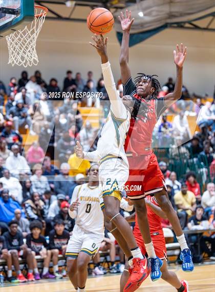 Thumbnail 3 in Wyandanch vs Amityville (NYSPHSAA Section XI Class AA Semifinals) photogallery.