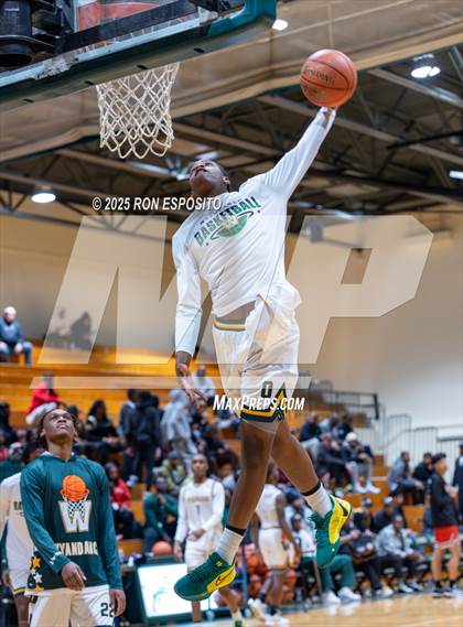Thumbnail 3 in Wyandanch vs Amityville (NYSPHSAA Section XI Class AA Semifinals) photogallery.