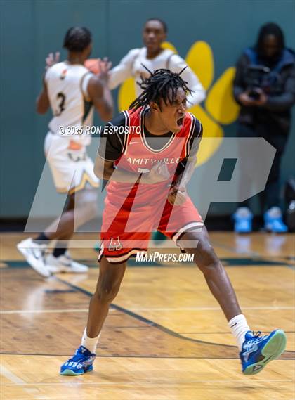 Thumbnail 3 in Wyandanch vs Amityville (NYSPHSAA Section XI Class AA Semifinals) photogallery.