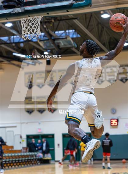 Thumbnail 2 in Wyandanch vs Amityville (NYSPHSAA Section XI Class AA Semifinals) photogallery.