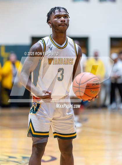 Thumbnail 2 in Wyandanch vs Amityville (NYSPHSAA Section XI Class AA Semifinals) photogallery.