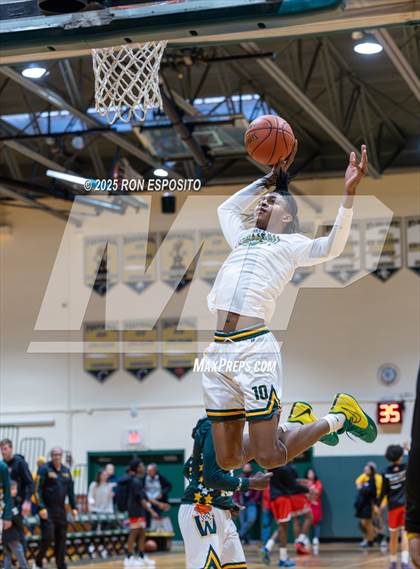 Thumbnail 3 in Wyandanch vs Amityville (NYSPHSAA Section XI Class AA Semifinals) photogallery.