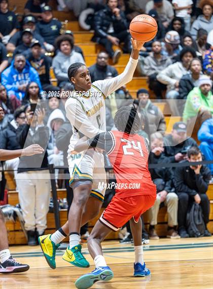 Thumbnail 3 in Wyandanch vs Amityville (NYSPHSAA Section XI Class AA Semifinals) photogallery.