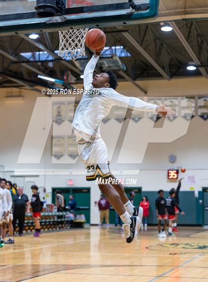 Thumbnail 3 in Wyandanch vs Amityville (NYSPHSAA Section XI Class AA Semifinals) photogallery.